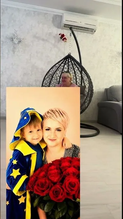 Донька подарувала мамі відео з найдорожчими спогадами.